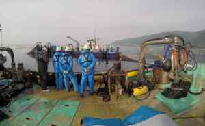The tagging team waits patiently on deck for their first opportunity to put a tracking tag on a Pacific bluefin tuna.